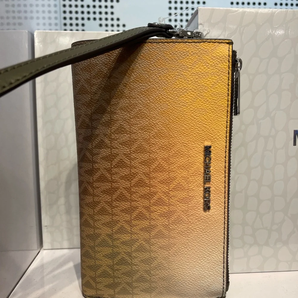 MICHAEL KORS Jet Set Lg Ombré Signature Logo Double Zip Wristlet Phone  Olive